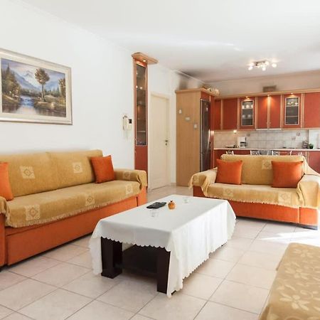 Scenic Balcony Apt In Vibrant Petralona Atina Dış mekan fotoğraf