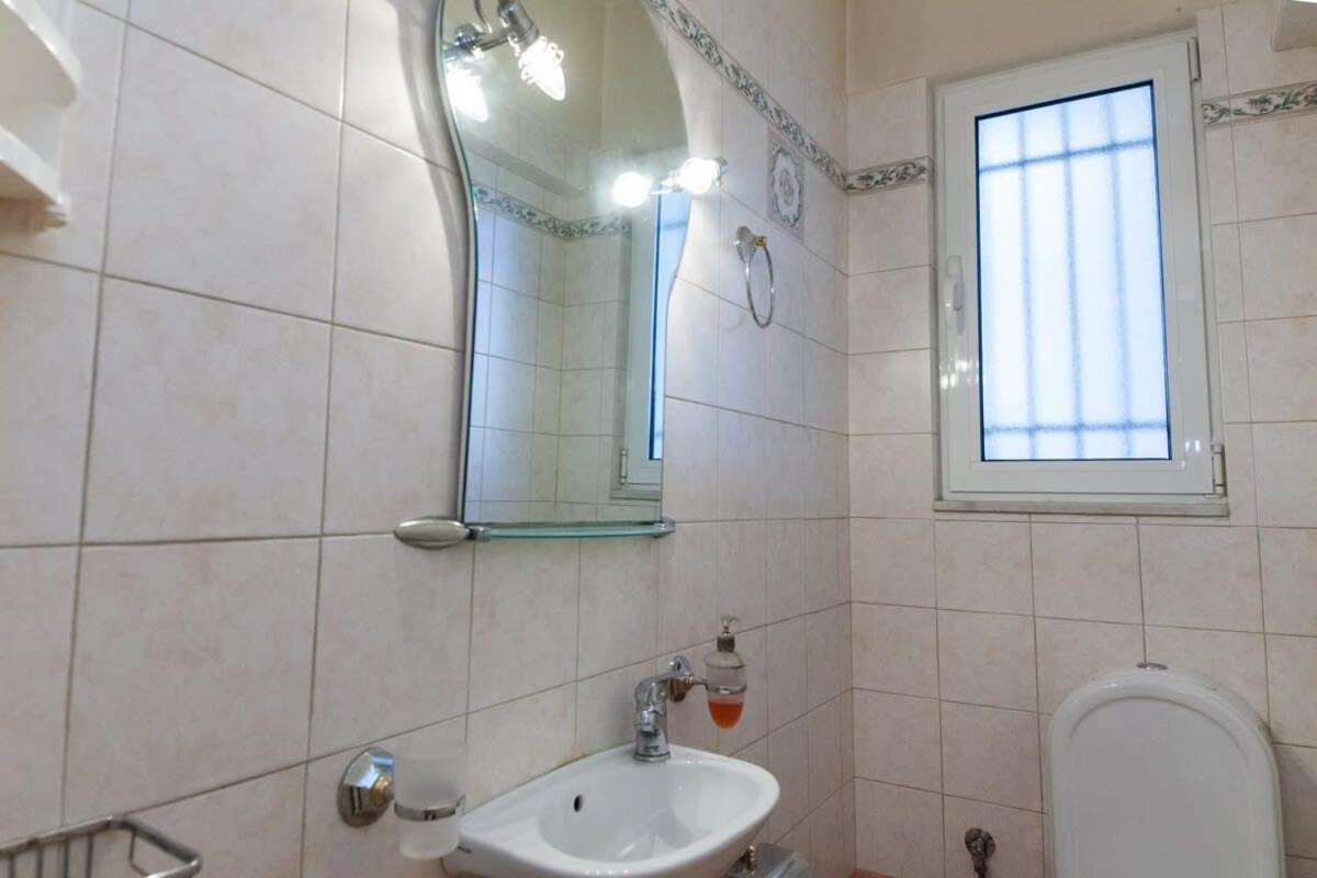 Scenic Balcony Apt In Vibrant Petralona Atina Dış mekan fotoğraf