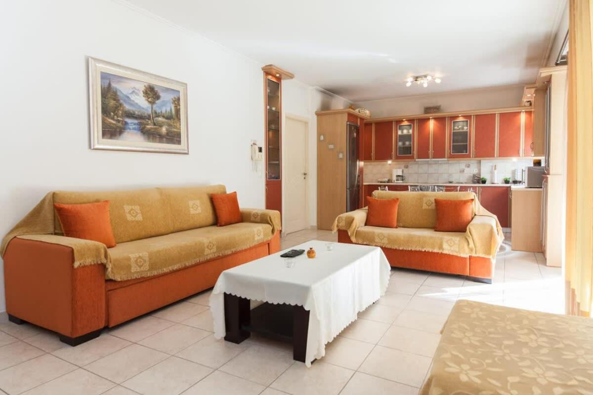 Scenic Balcony Apt In Vibrant Petralona Atina Dış mekan fotoğraf